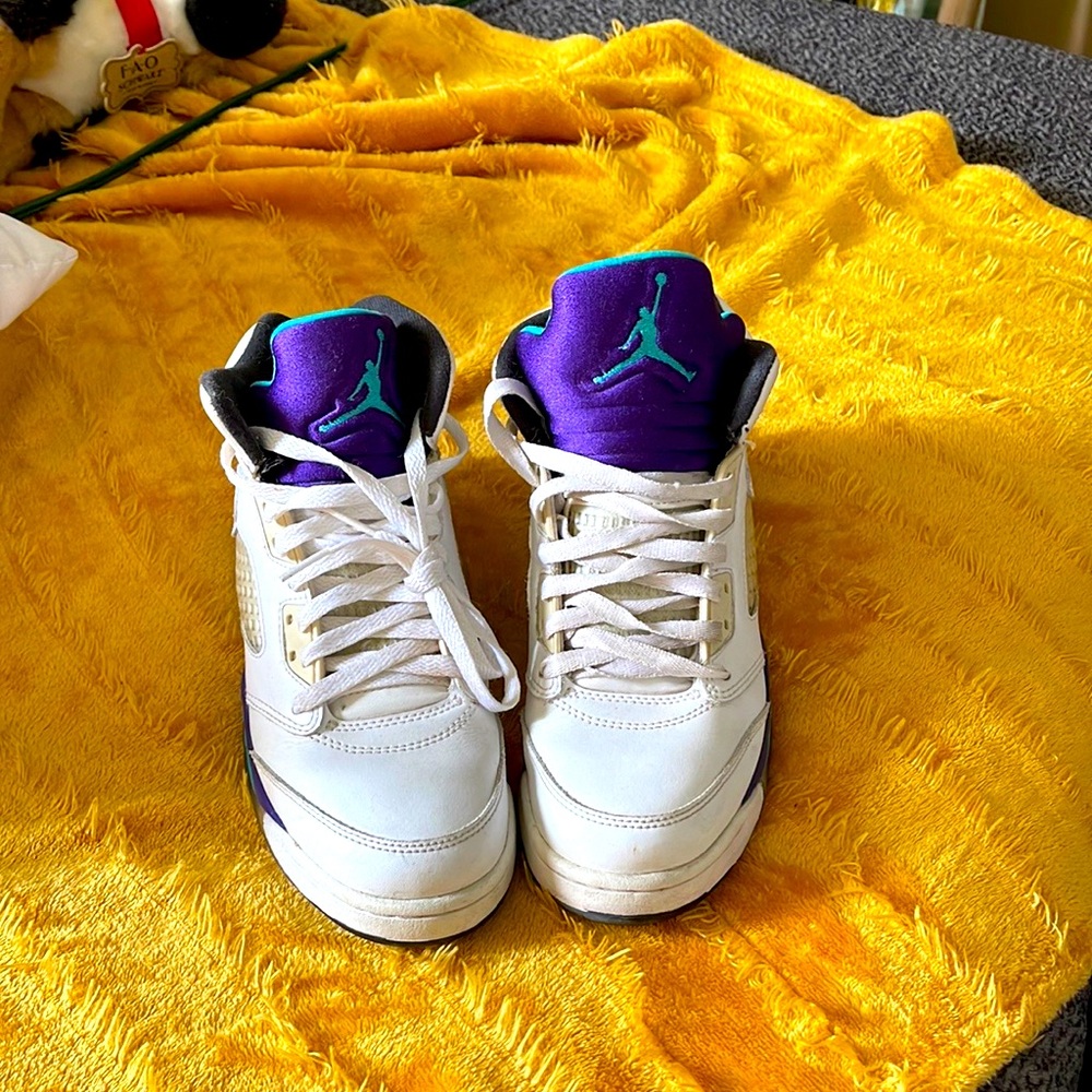 Retro 5 grapes